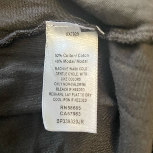 Sun & Shadow tee with gold foil design - Picture 8 of 9